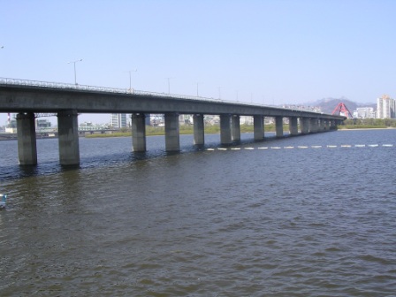 Ponte sul fiume Han